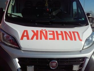 БМВ се вряза в дърво, асеновградчанин е в болница