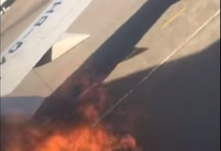 Паника: Двигател на „Боинг“ 737 се запали, пътници изскочиха на крилата му (ВИДЕО)