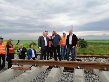 При изпълнението на проекта на жп отсечката София - Елин Пелин ще се реконструират 6 моста и ще се изградят 17 нови надлеза и подлеза