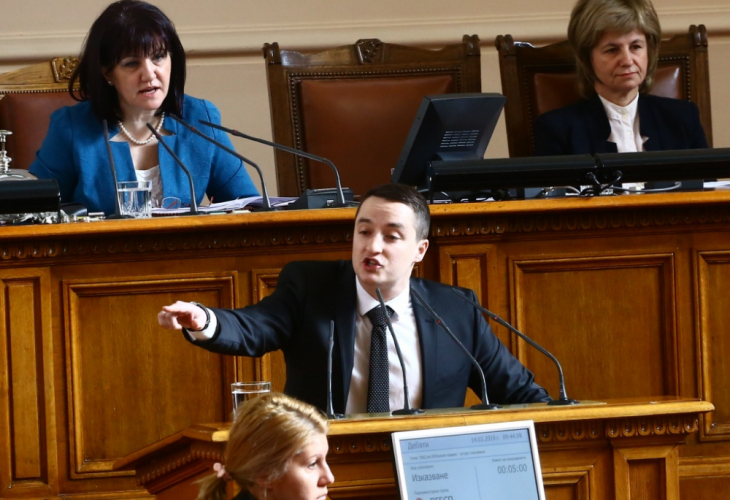 Скандал в парламента! Рашидов изравни със земята млад депутат на БСП: Абе, комсомолец, не ме...