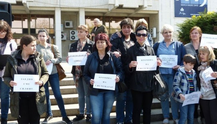 Медици протестираха срещу мизерното заплащане