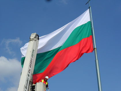 Пловдив с нови знамена за Деня на Съединението (Снимки)