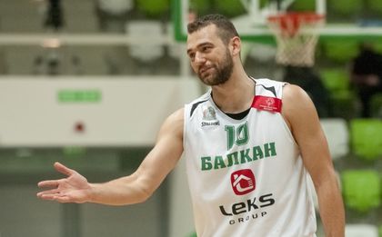 Павел Маринов с добър мач при победа на Динамо Букурещ