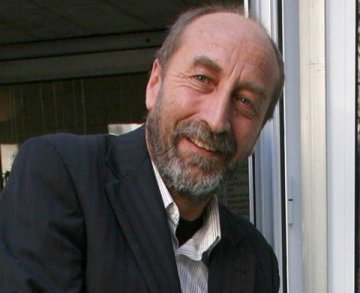 Д-р Кръстев приготви мартеници от вино за жените медици