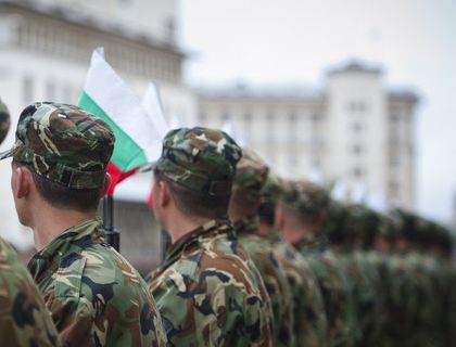 Тестовете за обща култура спъват кандидатите за военна служба