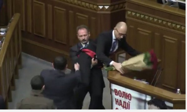 Кратка схватка в парламента на Украйна