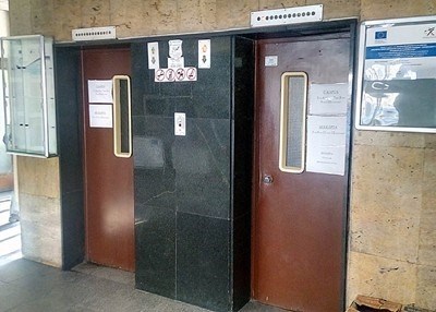 Намериха мъртво 10-годишно дете в асансьор в Кюстендил