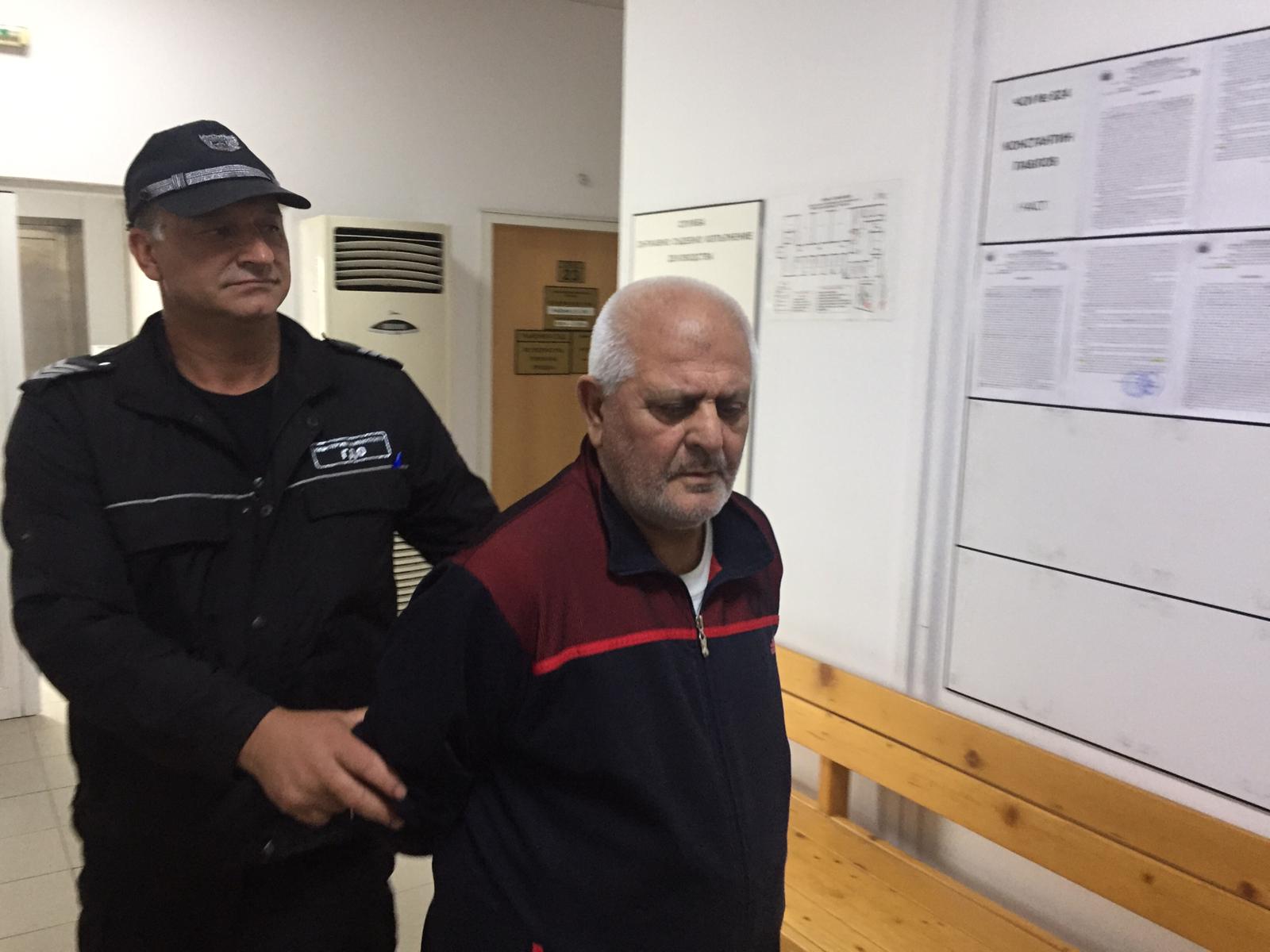 Съдът не пожали Мехмед, който блудства с дете в автобус в Пловдив