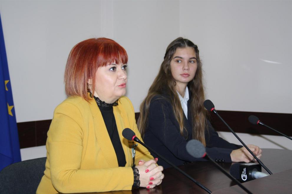 Младежи посетиха Областна администрация (СНИМКИ)