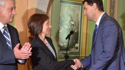 Савина Петкова не е получила поздравление за избора си от другия фаворит за поста Дани Каназирева