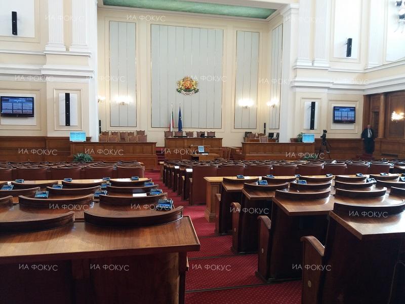 Парламентът освободи Румен Порожанов и назначи Десислава Танева за министър на земеделието, храните и горите