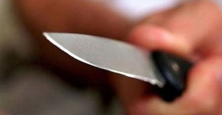Тийнейджъри се хванаха за гушите заради пари, единият извади нож и стана страшно