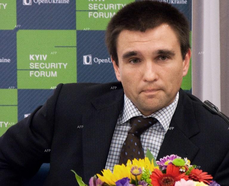 ТАСС: Външният министър на Украйна подава оставка
