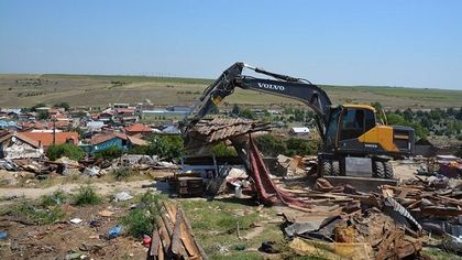 Събарят още 18 къщи незаконни къщи в ромската махала в Асеновград