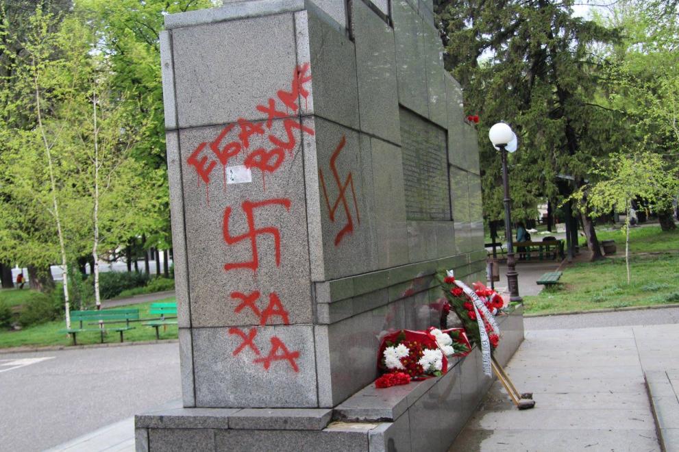 Поругаха паметници в Стара Загора