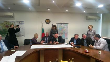 "Размразяват" ремонта на пътя Пловдив-Асеновград през март, стартират проектиране на Източния обход на Околовръстното