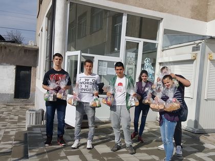 Интеракт клуб – Панагюрище и Лео клуб-Панагюрище със съвместна акция за Великден