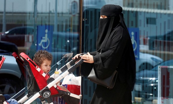 В битка със Саудитска Арабия за правата на дете: Ислямът пред майката!