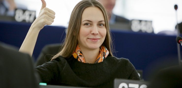 Ева Майдел: Таксите за преводи в евро намаляват драстично