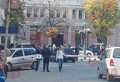 Жандармерия нахлу в голям клон на банка в Бургас (СНИМКИ)