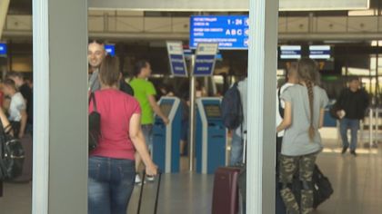 Уволниха служител на Летище София заради полета от Бейрут