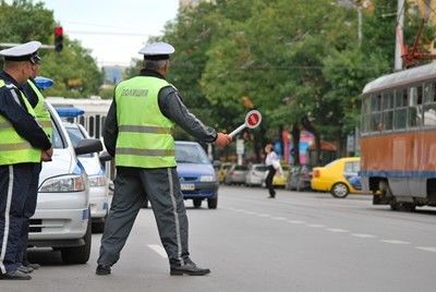 Над половин милион българи карат колите си без