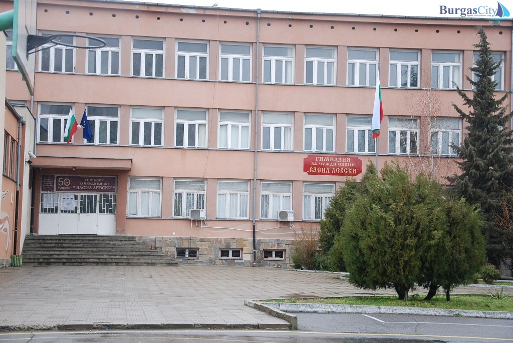 Простреляха 20-годишен руснак в главата до Руската гимназия в Бургас