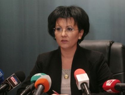 Арнаудова: Гражданите плащат за охрана на МВР, недопустимо е да плащат втори път