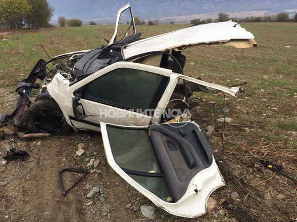 Брутална катастрофа в Пловдивско! Кола се разцепи на две (СНИМКИ)
