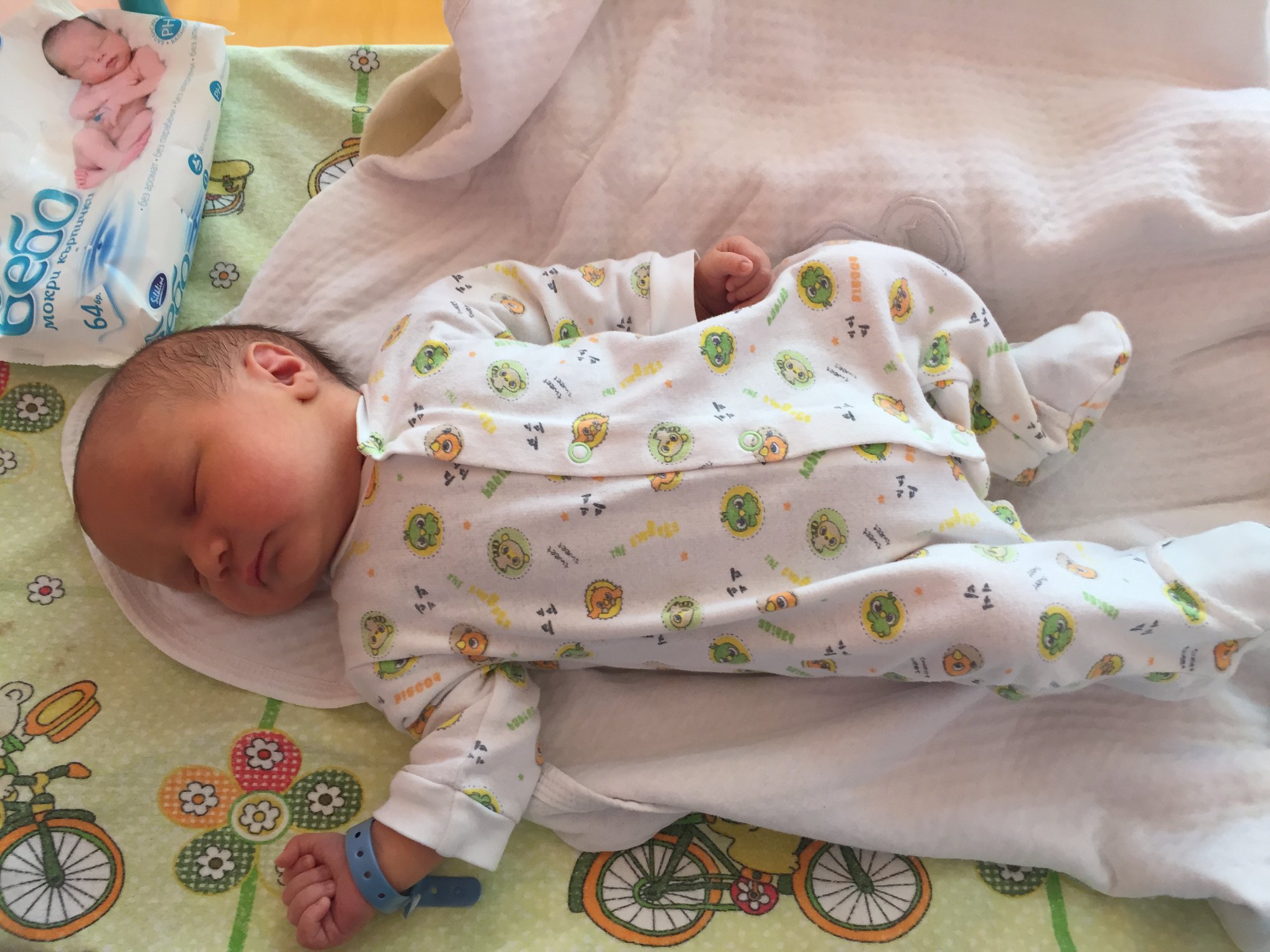 Две едри бебета проплакаха в пловдивска болница (СНИМКИ)