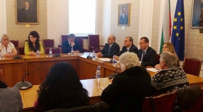 От парламента: Почернените родители – правим го за децата на България!