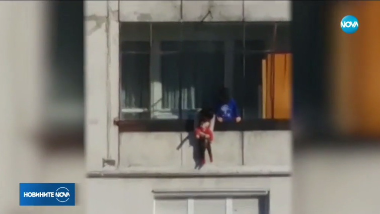 12-годишна провеси бебе от 8 етаж на блок в София (УЖАСЯВАЩО ВИДЕО)