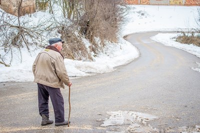 Всеки трети пенсионер у нас е бил в риск от бедност