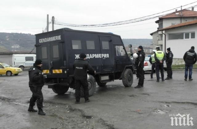 Рокери се включиха в мащабния протест срещу циганското своеволие в Кърнаре (СНИМКИ)