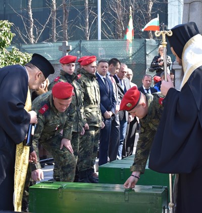 Погребаха костите на 580 загинали войници