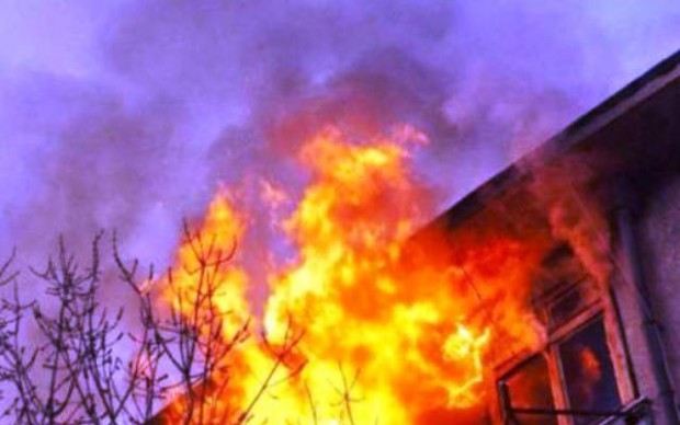 Възрастна жена загина при пожар в къща в Стария град
