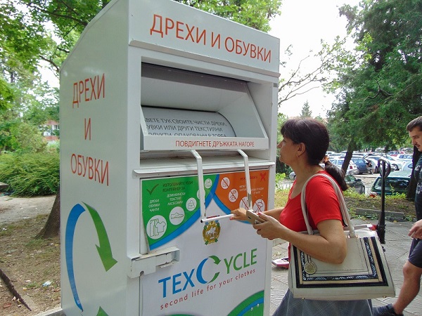 Шумен: Монтираха контейнера за текстил на ул. „Съединение“