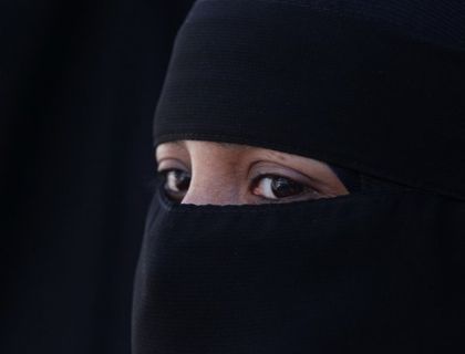 Депутатите затягат още режима за носене на бурки
