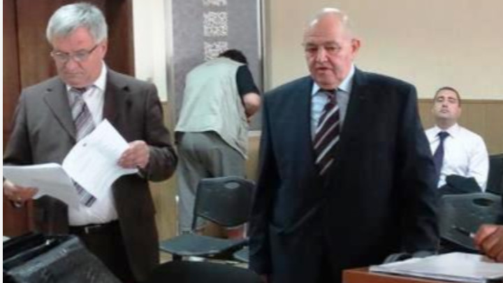 Проф. Симеон Василев от УХТ Пловдив, обвинен за подкуп от студенти, застава пред Темида