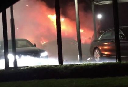 Подробности за огнения ад в тузарска софийска автокъща