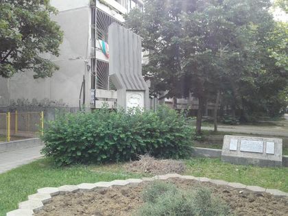 Ало, Вапцаров, къде надничаш там зад храста СНИМКИ