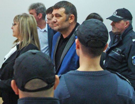 Райфъла обвинен в опит за убийство и палежи, делото стартира днес