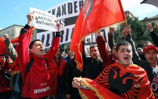 „Плюс Инфо“ (Македония): Албанската полиция има сведения, че опозицията ще опита насилствено да влезе в парламента