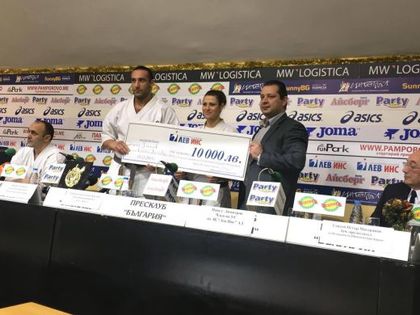 Световната ни шампионка по карате: По-трудното е да защитиш титлата си