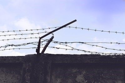 Втори надзирател от Ловеч е задържан!