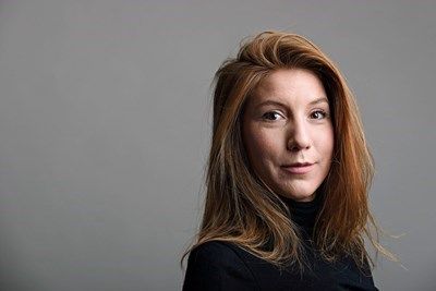 Откриха следи от кръв от обезглавената шведска журналистка в подводницата на Петер Мадсен