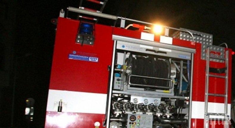 Огнен ад в София, пожарни са на място СНИМКИ