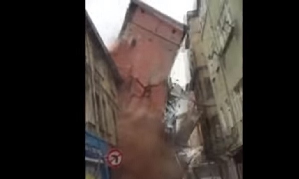 5-етажна сграда рухна в сърцето на Истанбул