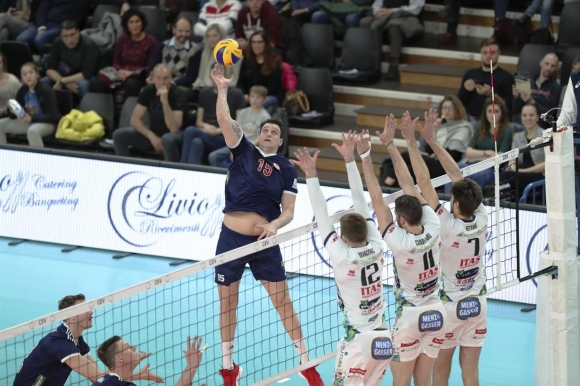 Toдор Алексиев и Олимпиакос отпаднаха на полуфиналите от Купата на CEV
