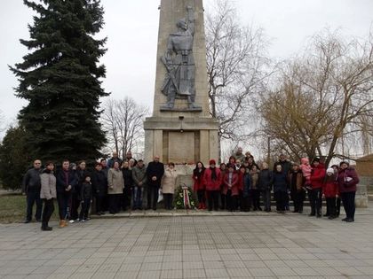 Варна: С поднасяне на венци и цветя във Ветрино бяха отбелязани 141 години от Освобождението